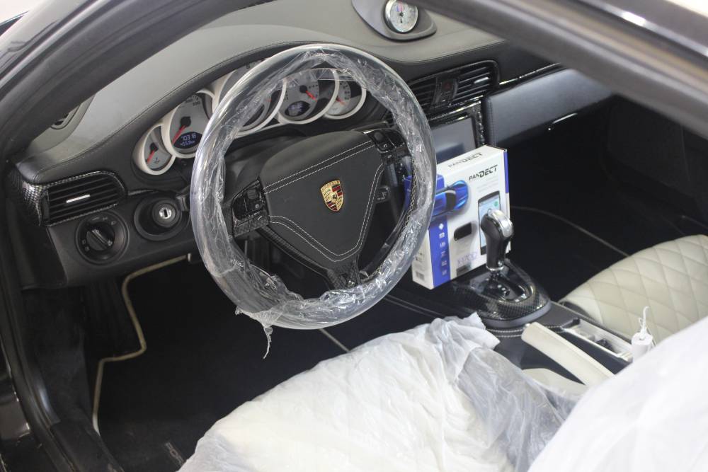 Установка автосигнализации PanDECT X-1700 на Porsche Carrera