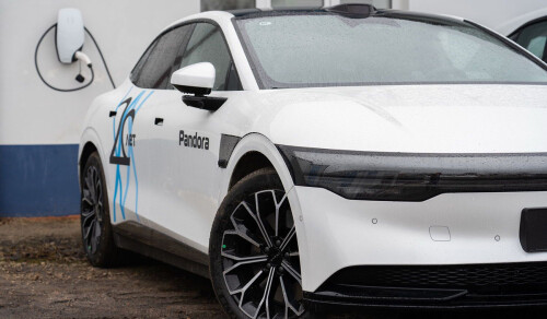 zeekr-007-polnaja-podderzhka-i-upravlenie