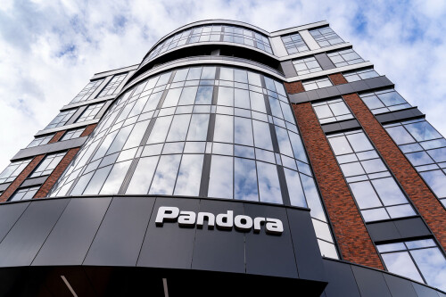 pandora-zapuskaet-novuju-vysokoskorostnuju